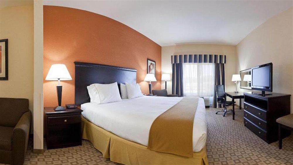 Holiday Inn Express Hotel & Suites Talladega By Ihg Exterior photo