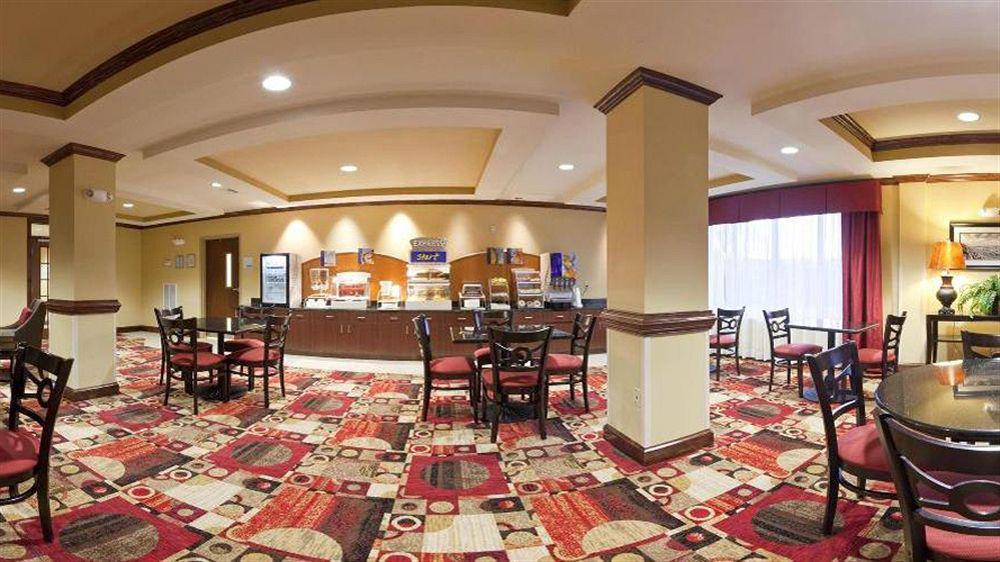 Holiday Inn Express Hotel & Suites Talladega By Ihg Exterior photo