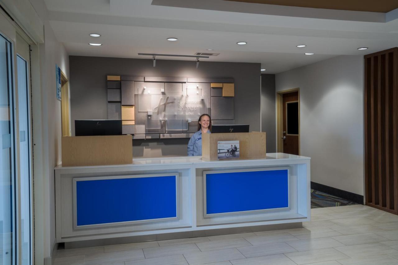 Holiday Inn Express Hotel & Suites Talladega By Ihg Exterior photo