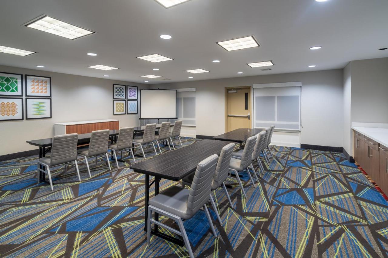 Holiday Inn Express Hotel & Suites Talladega By Ihg Exterior photo