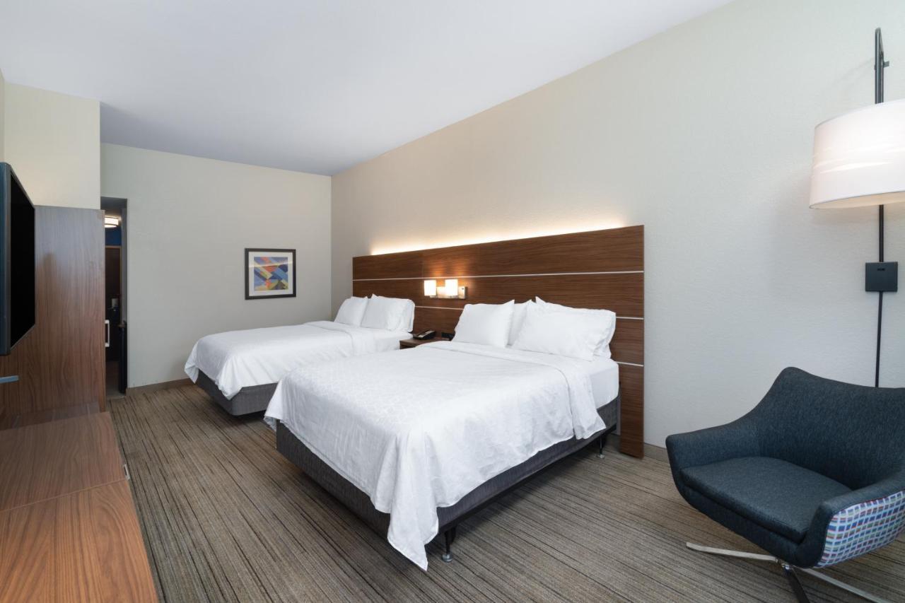 Holiday Inn Express Hotel & Suites Talladega By Ihg Exterior photo