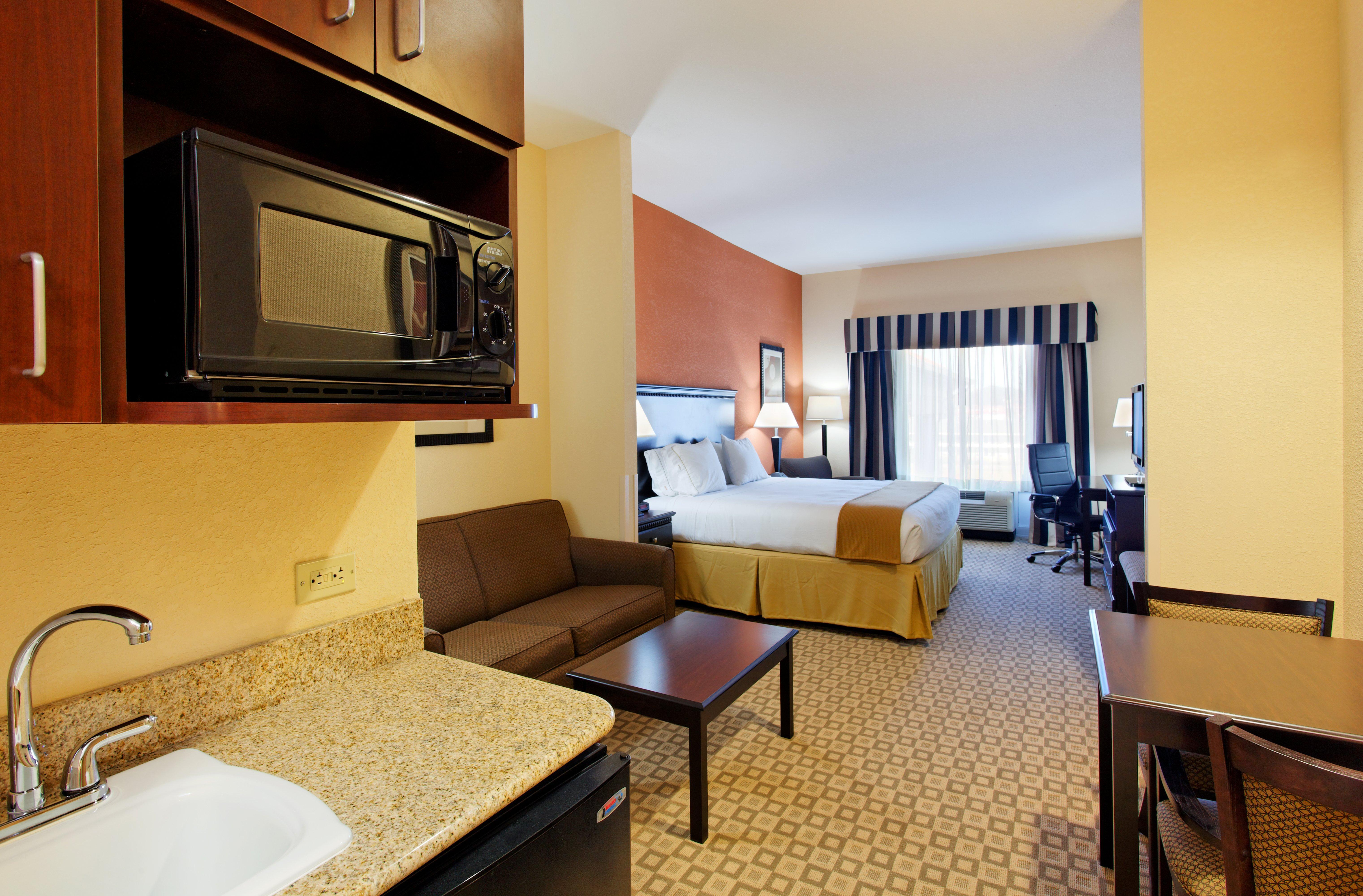 Holiday Inn Express Hotel & Suites Talladega By Ihg Exterior photo