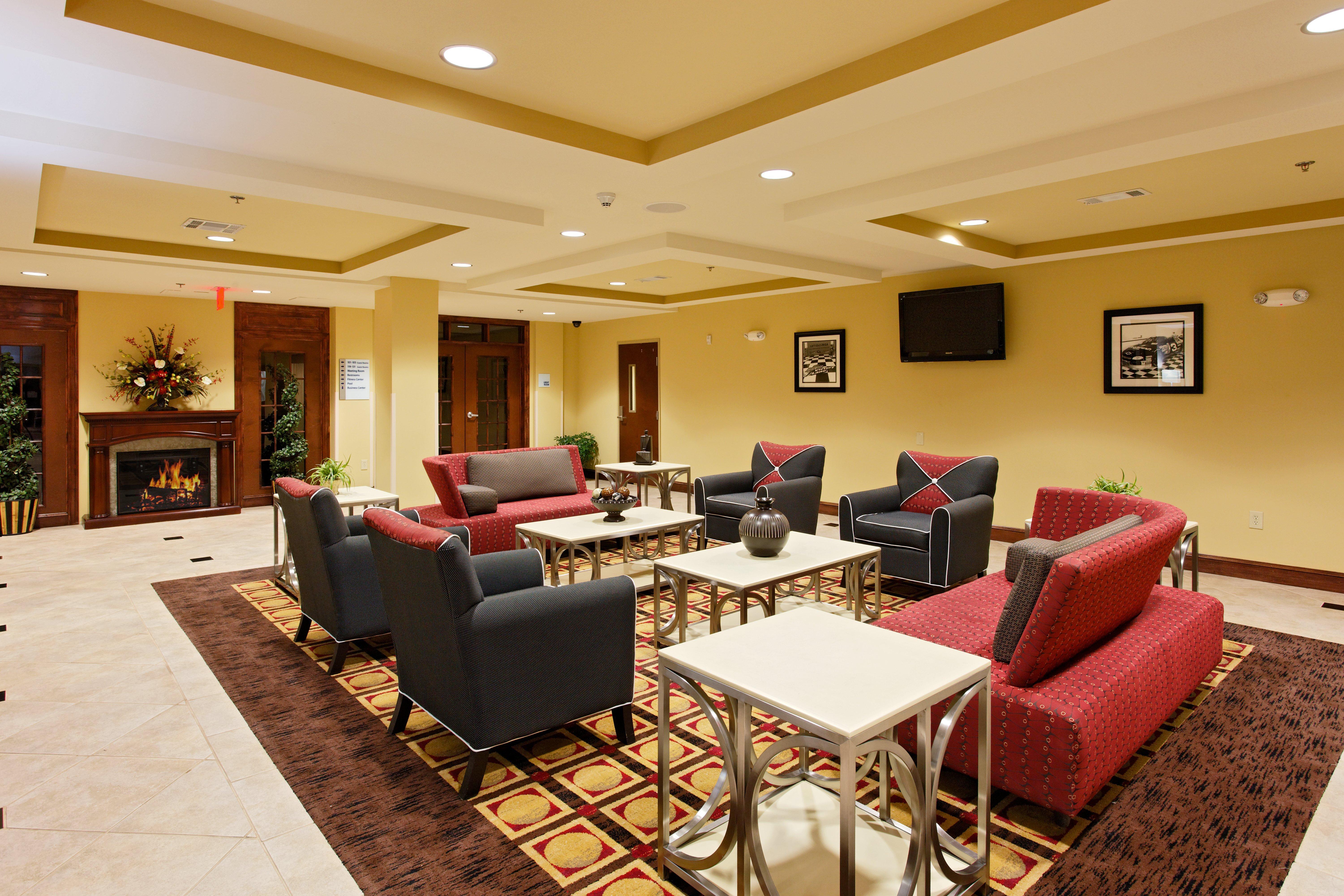 Holiday Inn Express Hotel & Suites Talladega By Ihg Exterior photo