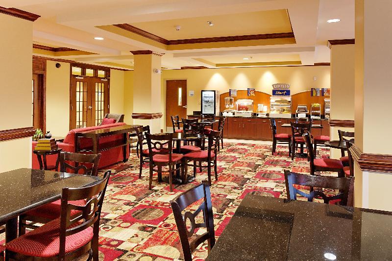 Holiday Inn Express Hotel & Suites Talladega By Ihg Exterior photo